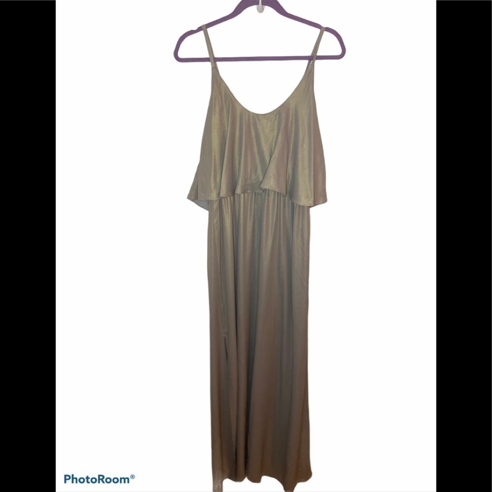 WAYF The Carolina Popover Gown In Platinum Shimmer - Picture 5 of 10